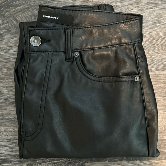 Vero Moda Brenda High-rise Straight Faux Leather Pant - Picture 8 of 8